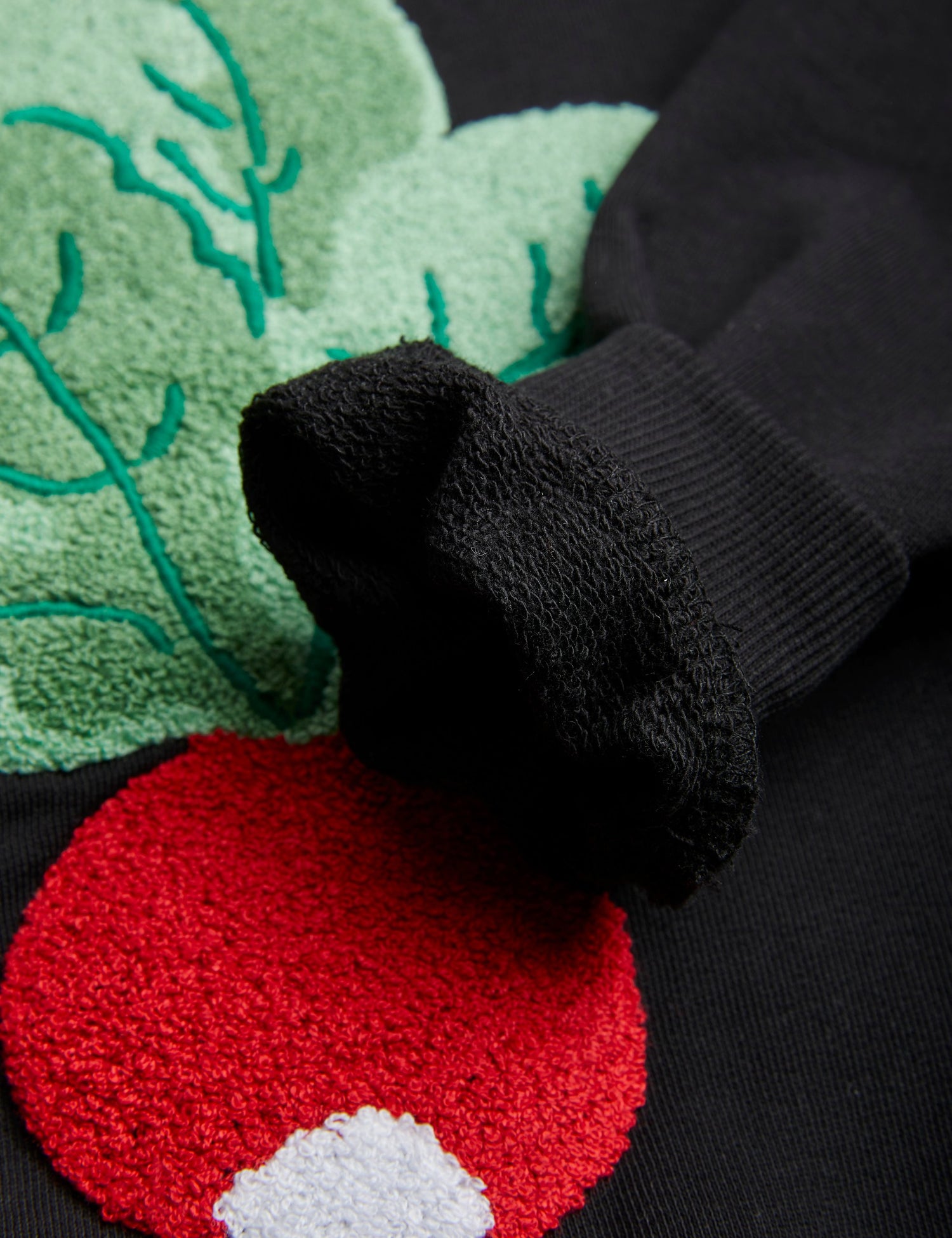 Radish chenille emb seatshirt black