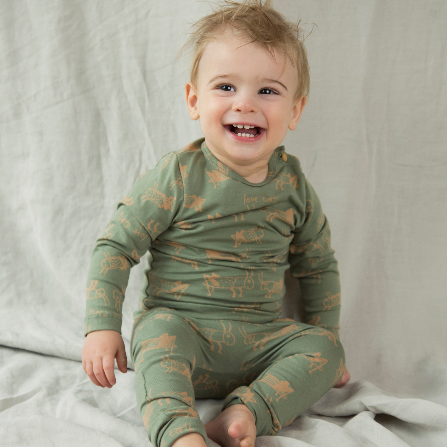 AMMEHOELA Grasshopper Long Sleeved T-Shirt Olive