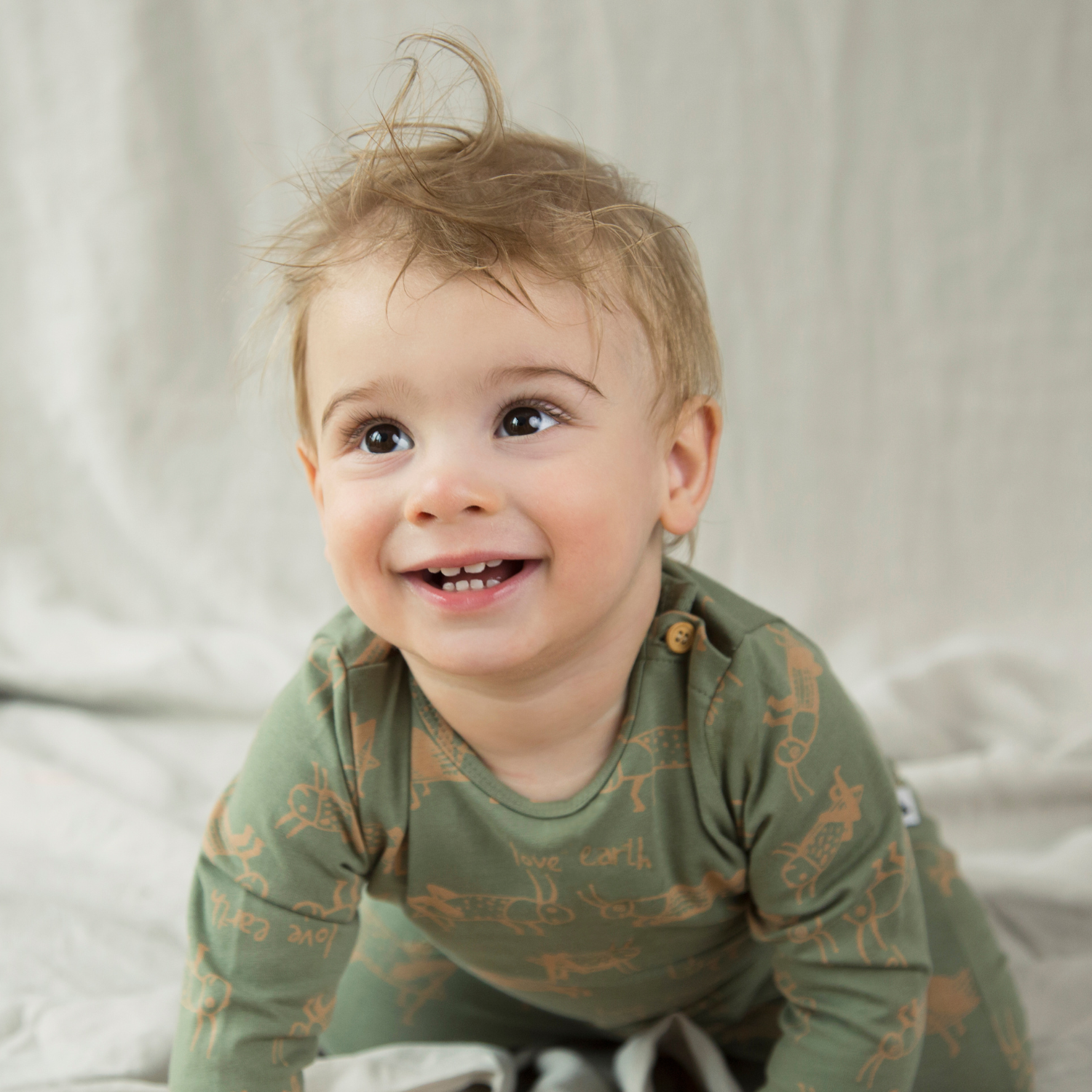 AMMEHOELA Grasshopper Long Sleeved T-Shirt Olive