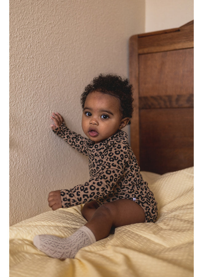 Brauner Leoparden-AOP-Strampler